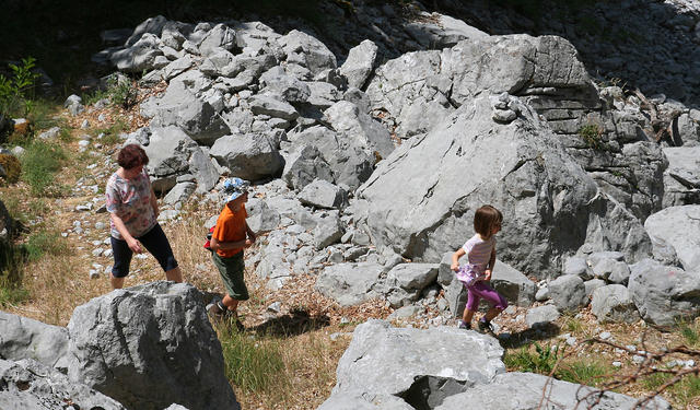 Stranska pobočja doline so manj prijazna