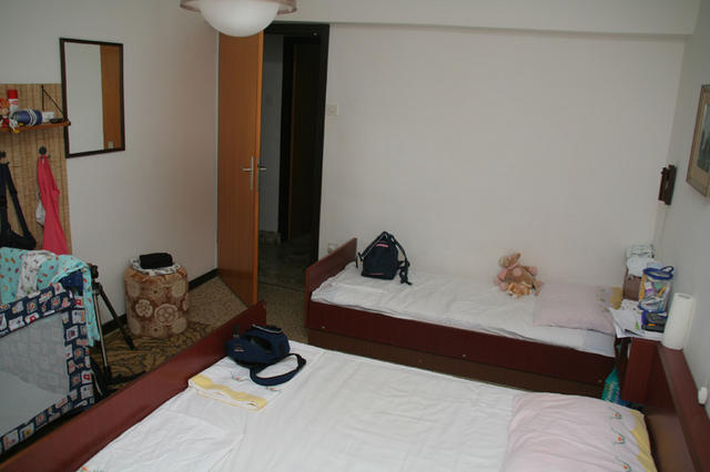 Spalnica  + otroška postelja